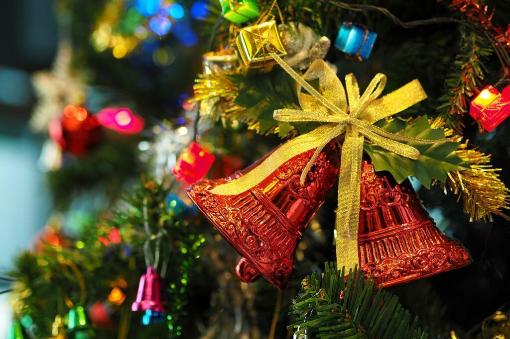 christmas tree, bell, decorate christmas tree-1081321.jpg